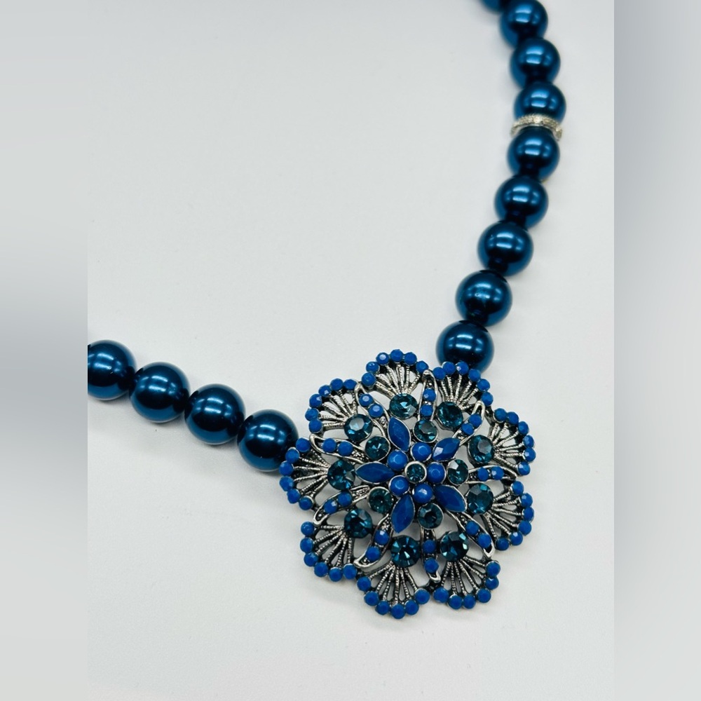 Avon Royal Blue Faux Pearl Beaded Necklace Rhinestone Flower Statement Cocktail